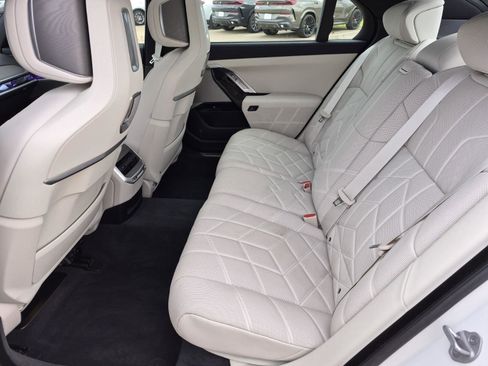 Certified 2025 BMW 760i xDrive w/ Luxury Rear Seating Package AWD/4WD image 28