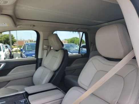 Used 2024 Lincoln Navigator Premiere AWD/4WD image 21