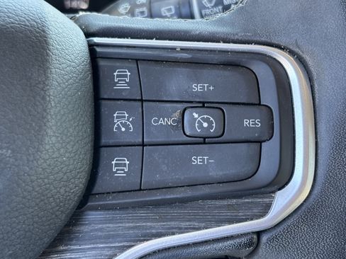 Used 2023 Jeep Wagoneer Series III w/ Premium Group I AWD/4WD image 20