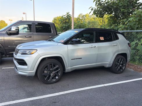Used 2025 Jeep Compass Limited w/ High Altitude Package AWD/4WD image 4
