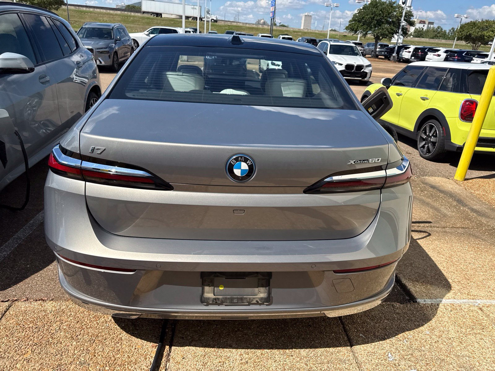Certified 2023 BMW i7 xDrive60 AWD/4WD image 6