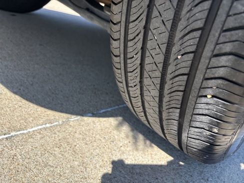 Used 2022 Buick Envision Essence w/ Safety Package image 9