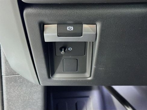 New 2026 Land Rover Defender 110 X-Dynamic SE image 10