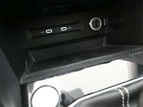 Used 2024 Volkswagen Taos SE image 9