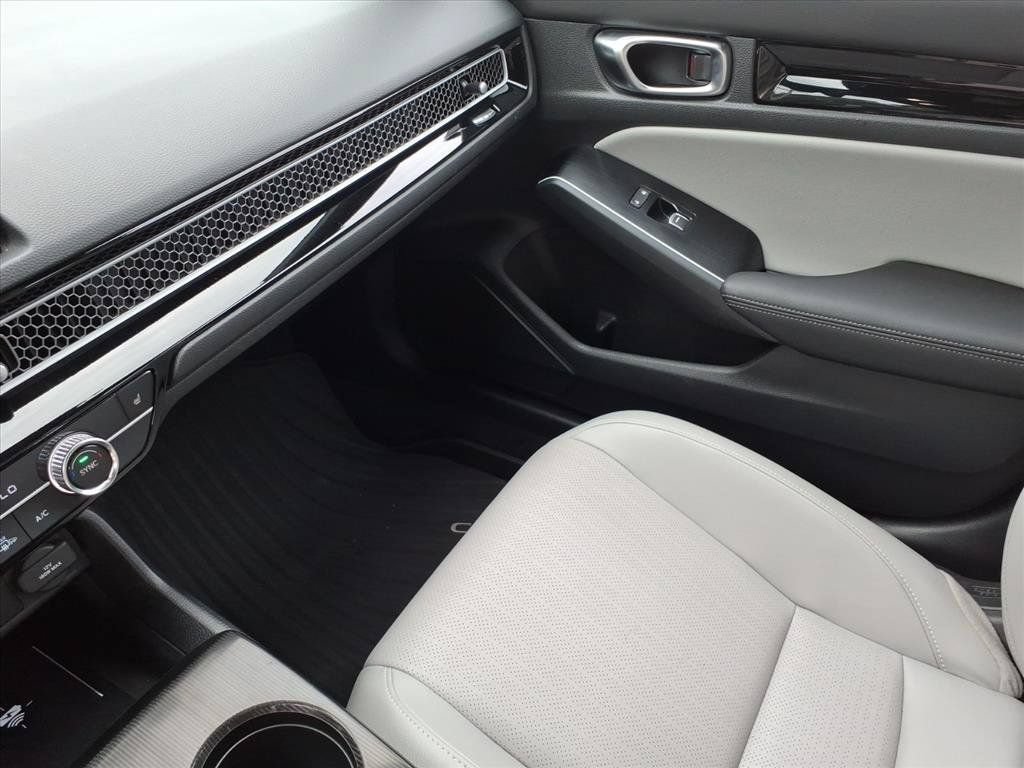 Used 2025 Honda Civic FWD Hybrid Sedan image 32