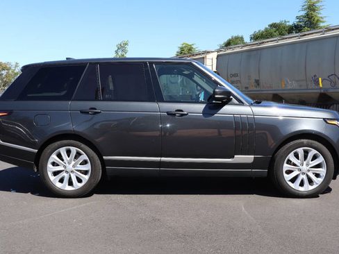 Used 2017 Land Rover Range Rover HSE image 10
