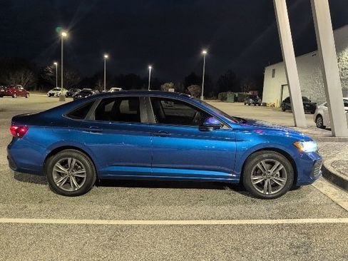 Used 2023 Volkswagen Jetta SE image 9
