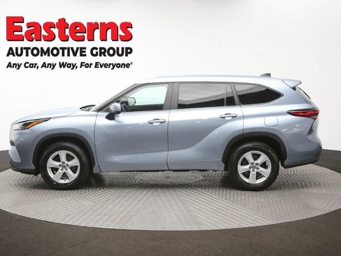 Used 2023 Toyota Highlander LE image 60