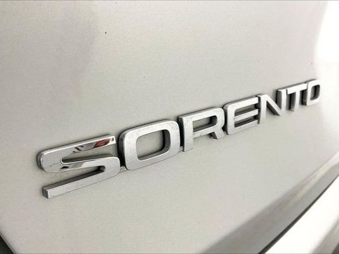 Used 2018 Kia Sorento L FWD image 31