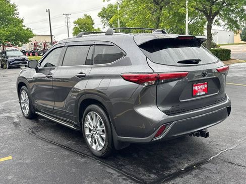 Used 2023 Toyota Highlander Limited AWD/4WD image 3