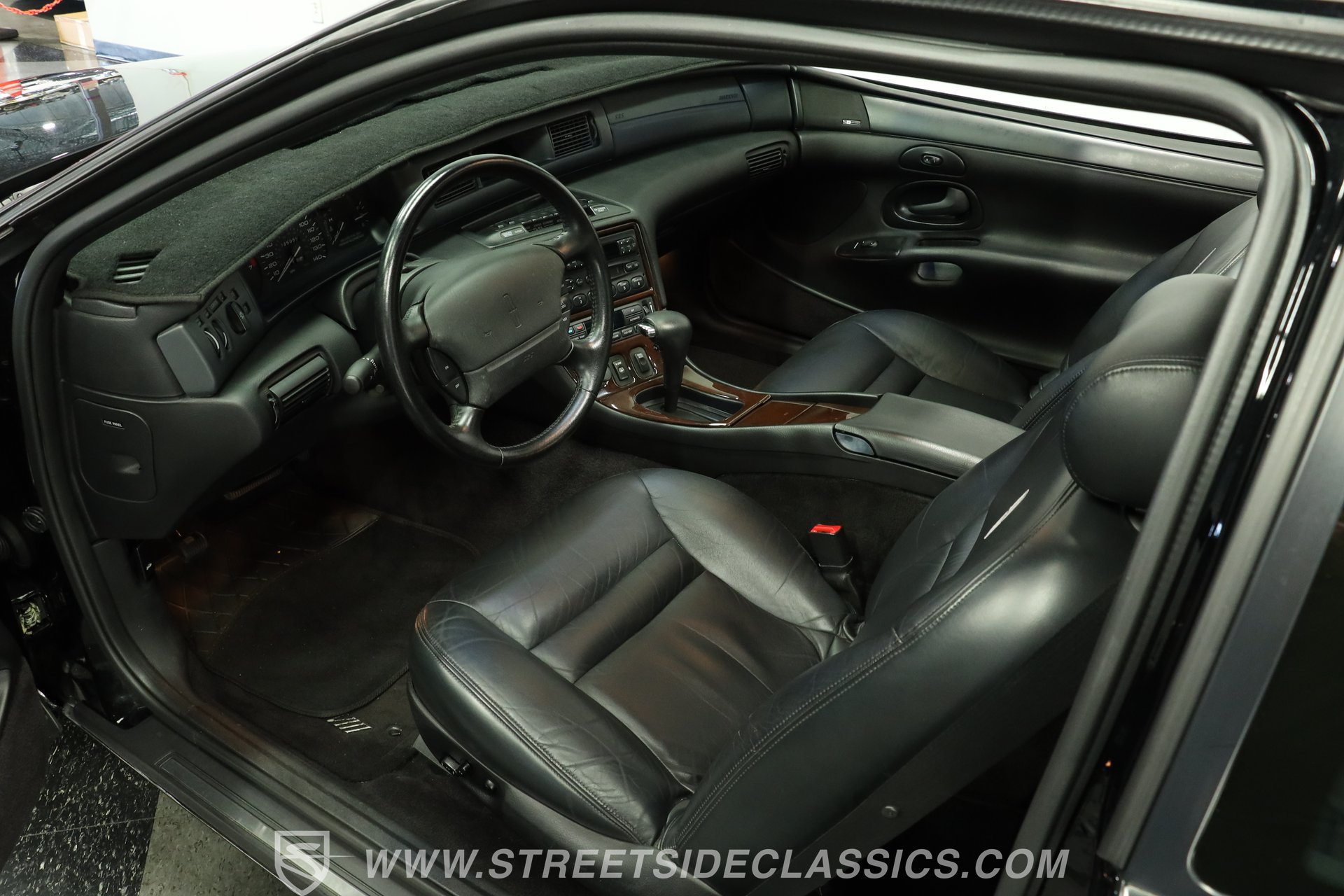 Used 1996 Lincoln Mark VIII RWD image 4