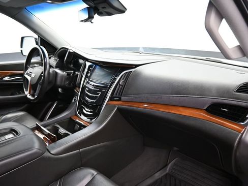 Used 2019 Cadillac Escalade Luxury image 57