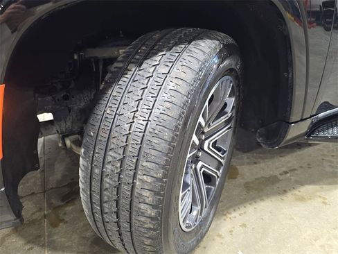 Used 2024 Jeep Wagoneer L Series II w/ Flexible Seating Group image 32