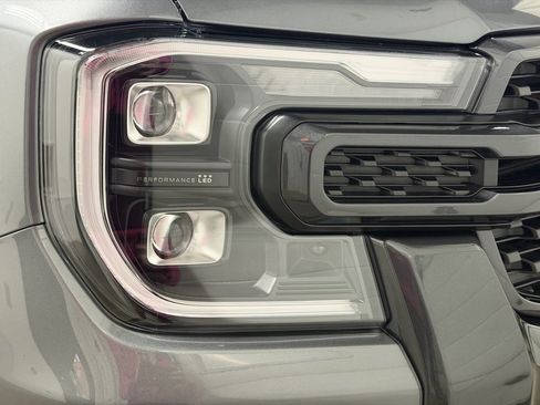 Used 2025 Ford Ranger Lariat w/ Trailer Tow Package image 24