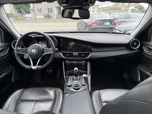 Used 2019 Alfa Romeo Giulia AWD w/ Cold Weather Package image 23