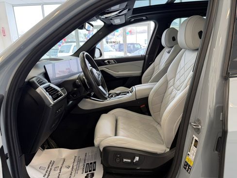 Used 2024 BMW X5 xDrive40i w/ M Sport Package image 32