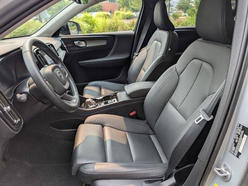 Used 2025 Volvo XC40 B5 Ultra AWD/4WD image 10