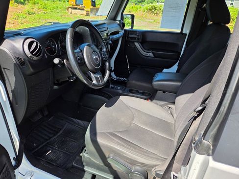 Used 2015 Jeep Wrangler Sport w/ Quick Order Package 24S AWD/4WD image 9