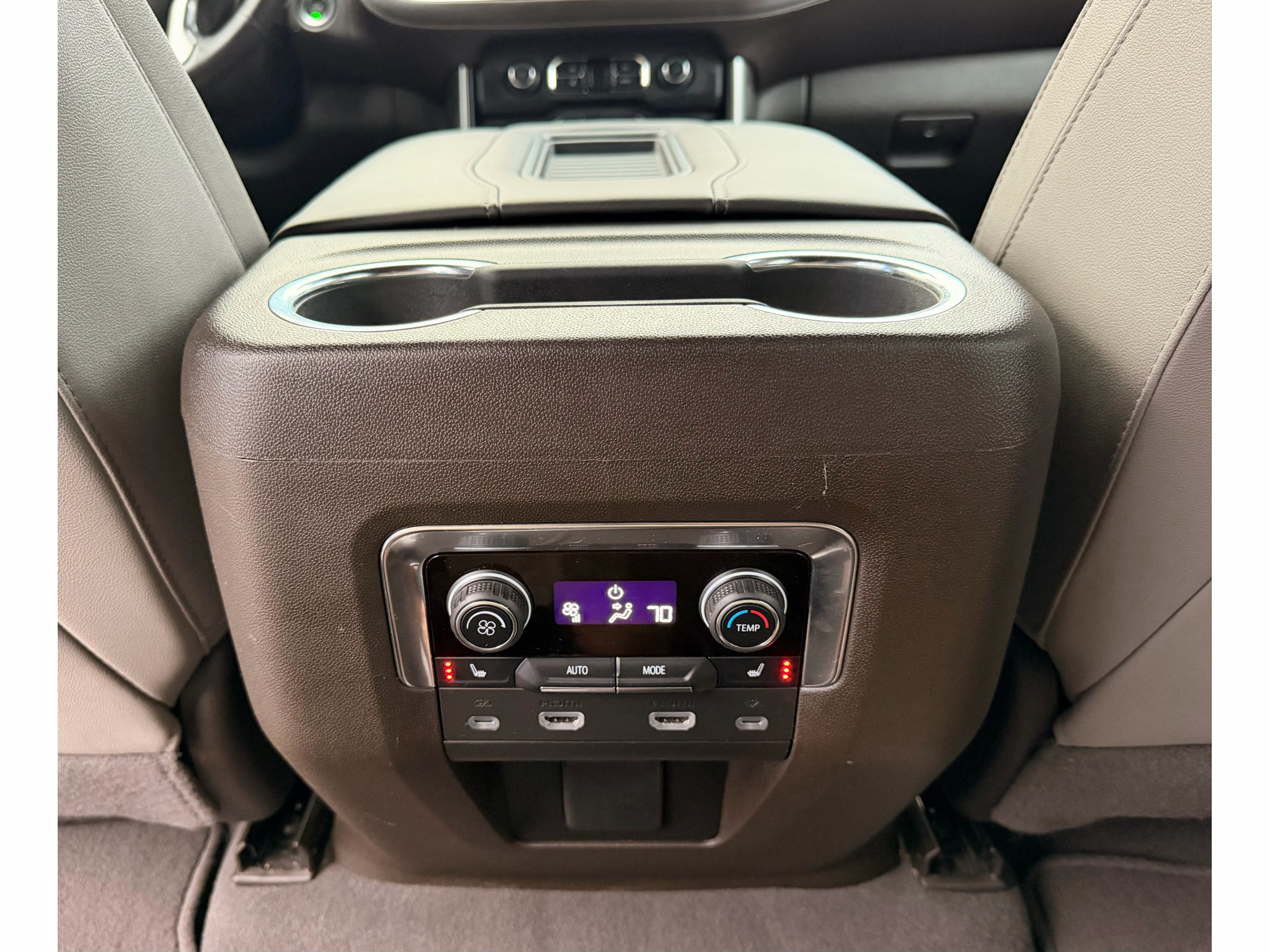Used 2024 Chevrolet Suburban LT w/ Luxury Package AWD/4WD image 18