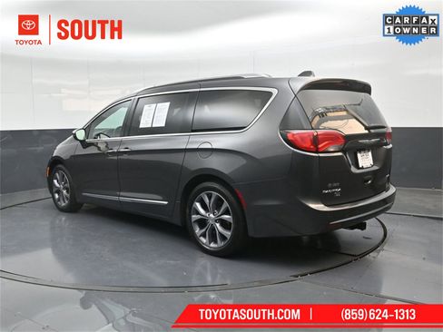 Used 2020 Chrysler Pacifica Limited image 8