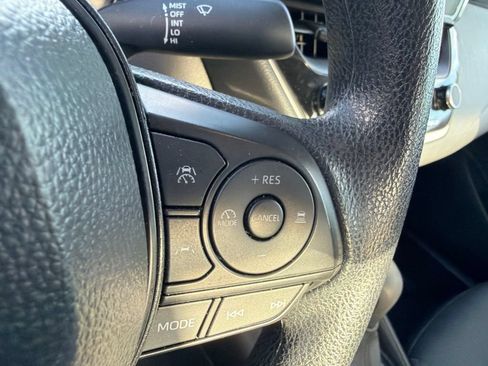 Used 2025 Toyota Corolla LE FWD image 28