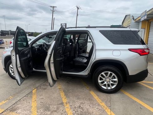 Used 2019 Chevrolet Traverse LT FWD image 10