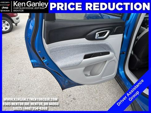Used 2022 Jeep Compass Latitude w/ Sun and Sound Group AWD/4WD image 21