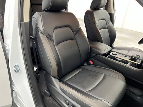 Used 2025 Nissan Pathfinder SL AWD/4WD image 28