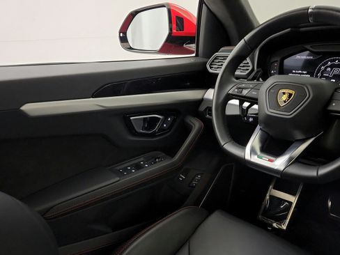Used 2022 Lamborghini Urus AWD/4WD image 34