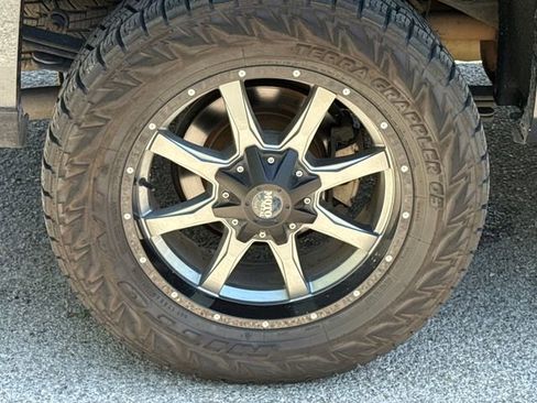 Used 2018 Chevrolet Silverado 1500 LT w/ Texas Edition image 8