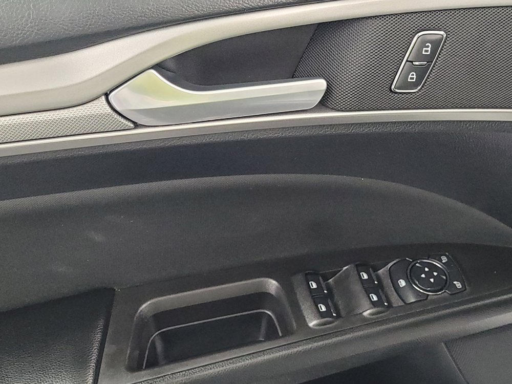 Used 2020 Ford Fusion SE FWD image 27