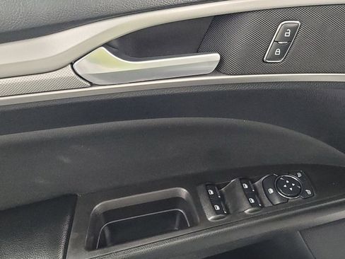 Used 2020 Ford Fusion SE FWD image 27