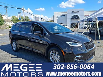 New 2026 Chrysler Pacifica Select