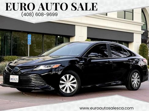 Used 2019 Toyota Camry LE image 1