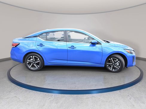 Used 2025 Nissan Sentra SV FWD image 6