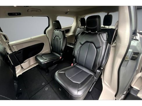 Certified 2024 Chrysler Pacifica Touring-L FWD image 24