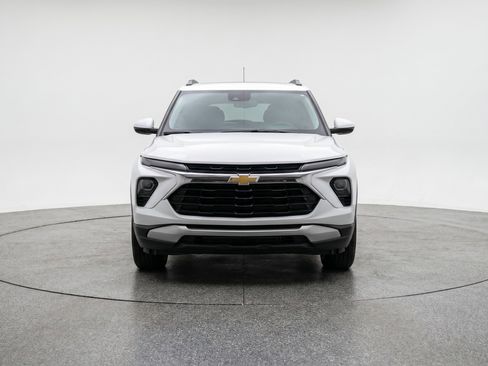 Used 2025 Chevrolet TrailBlazer LT AWD/4WD image 2