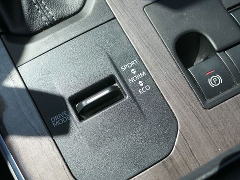 Used 2023 Toyota Highlander Platinum image 19