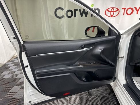 Used 2023 Toyota Camry SE image 19