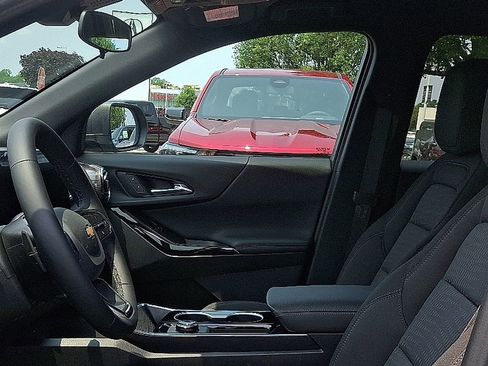 New 2026 Chevrolet Equinox LT image 7