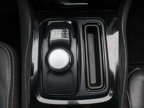 Used 2018 Chrysler 300 S w/ 300S Premium Group RWD image 19