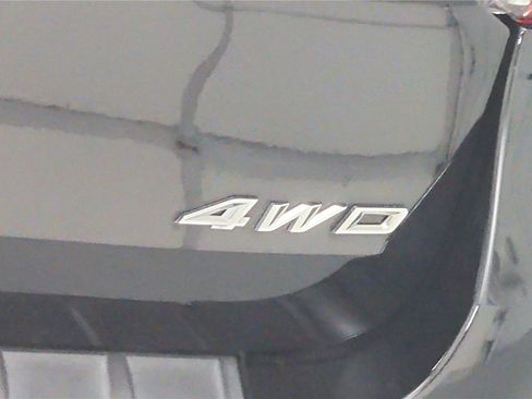 Used 2023 Ford Explorer XLT image 32