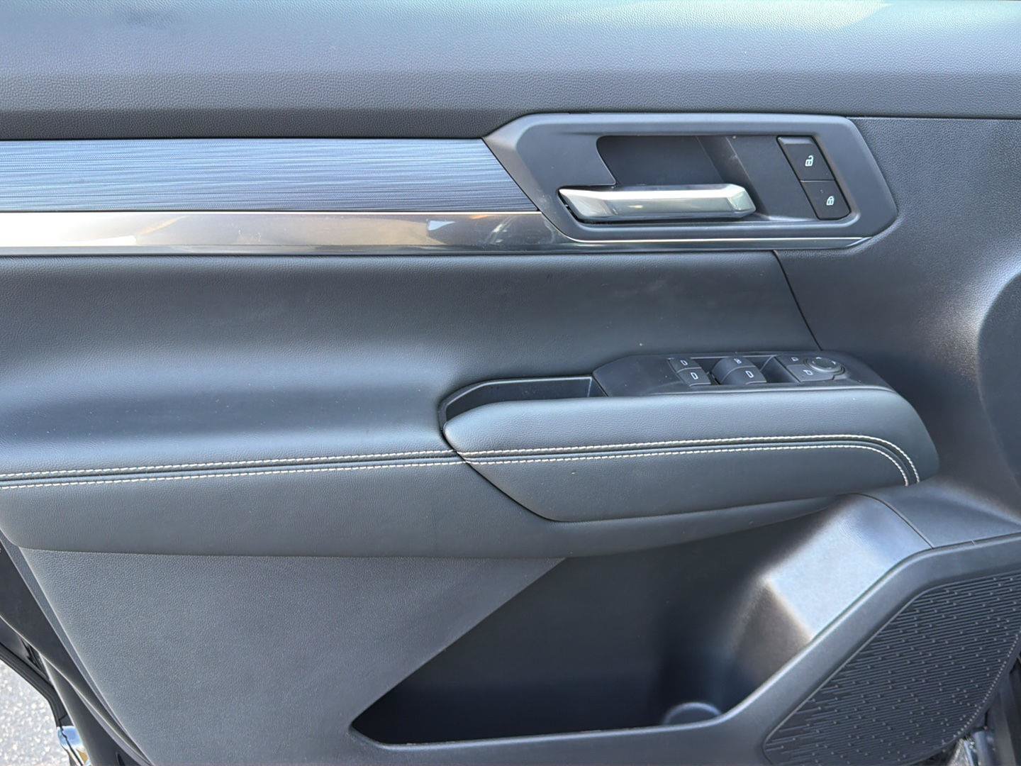 New 2027 GMC Terrain Elevation w/ LPO, Floor Liner Package AWD/4WD image 10