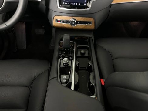 Used 2025 Volvo XC90 B6 Plus image 15