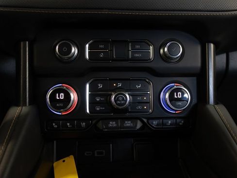 Used 2024 GMC Yukon AT4 w/ Technology Package AWD/4WD image 34