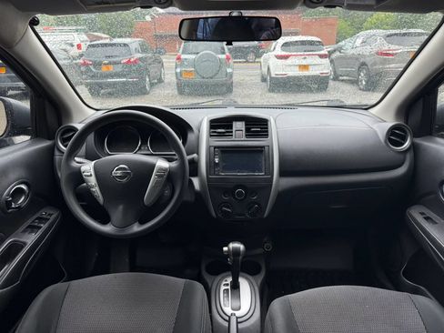 Used 2017 Nissan Versa SV FWD image 4