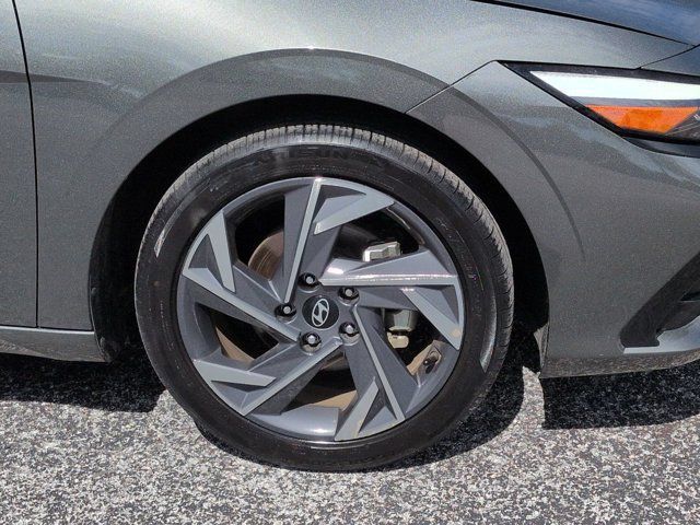 Used 2025 Hyundai Elantra SEL FWD image 10