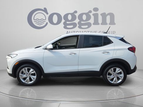 Certified 2024 Buick Encore GX Preferred FWD image 2