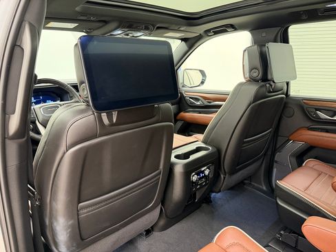 Used 2024 GMC Yukon Denali Ultimate AWD/4WD image 29