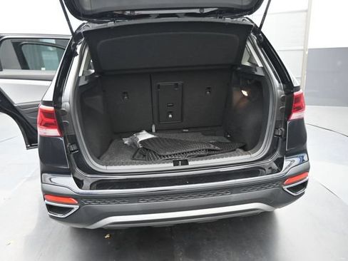 Used 2022 Volkswagen Taos SE FWD image 8
